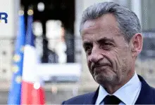 نيكولا ساركوزي بلا وسام: سقوط رمزي يتجاوز فرنسا 16 نيكولا ساركوزي بلا وسام: سقوط رمزي يتجاوز فرنسا